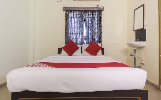 OYO 24392 Flagship Damodar Inn