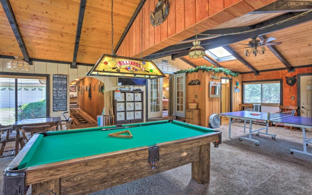 Gorgeous Oakhurst Retreat w/ Swimming Hole!