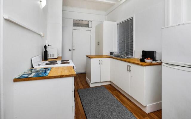 Easy Going Holiday Unit on McKenzie MK6