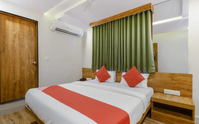 OYO 70998 Hotel Safari Inn