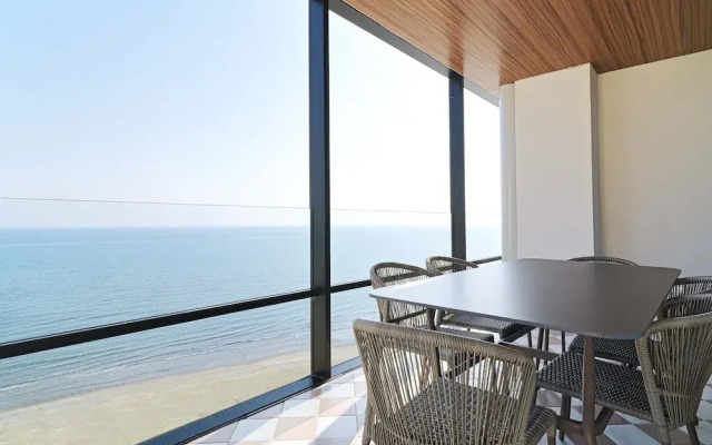 LIV Mackenzie Beach Suites