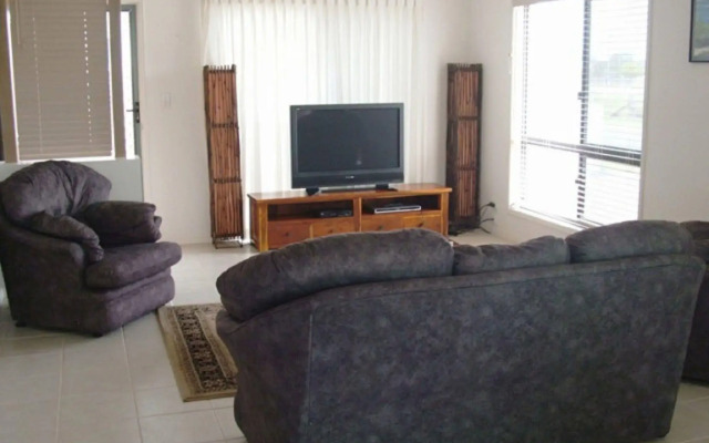 Koola Beach Apartments Bargara