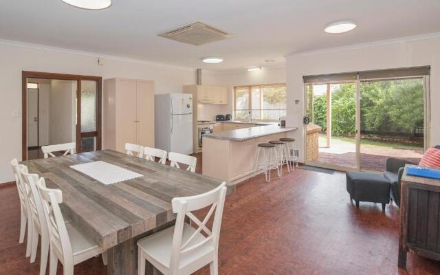 Bella Beach House Prevelly 50m from the beach