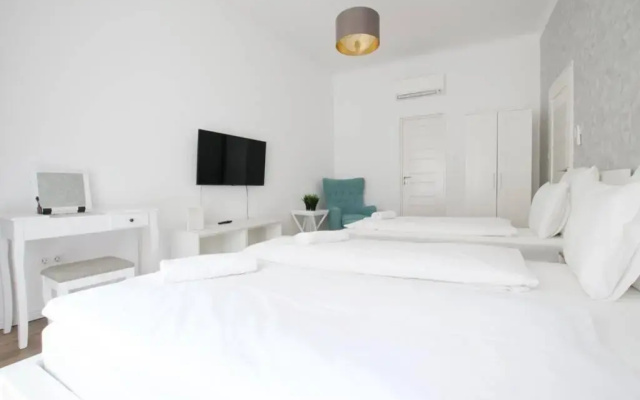 Premium Apartment by Hi5-Vaci str. 3 bedroom (220)