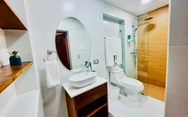 Lovely Beachfront 2 bedrooms condo with 2 pools