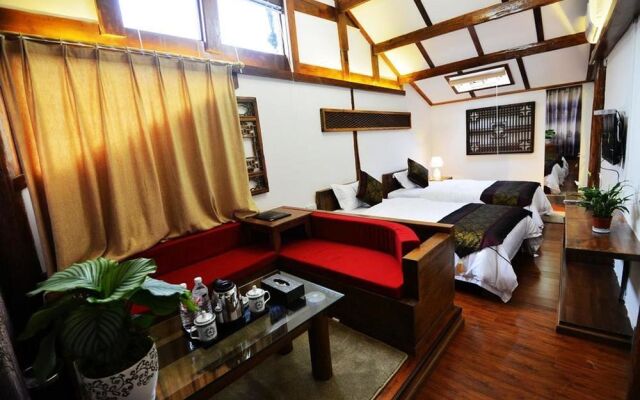 Lijiang Yiran Ethnic custom Viewing Inn