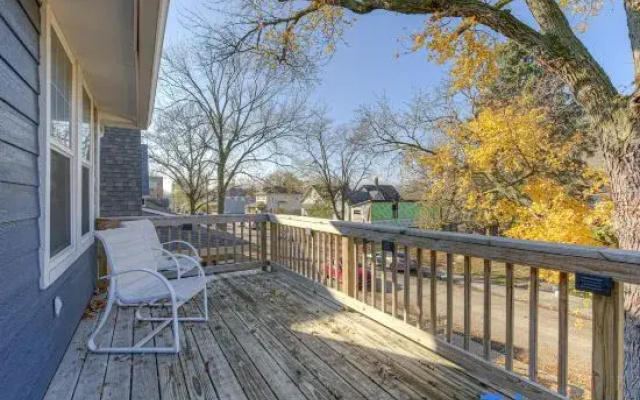 Spacious Renovated Home Near Attractions