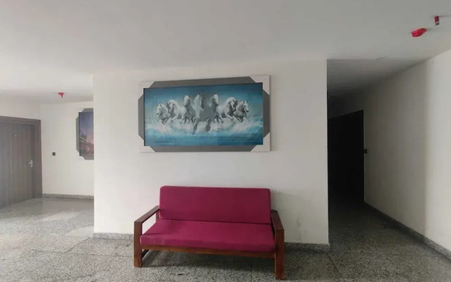 Hotel Noida Grand