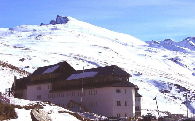 Albergue Inturjoven Sierra Nevada - Hostel