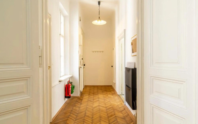 Generous Apartment next to the Mariahilferstraße