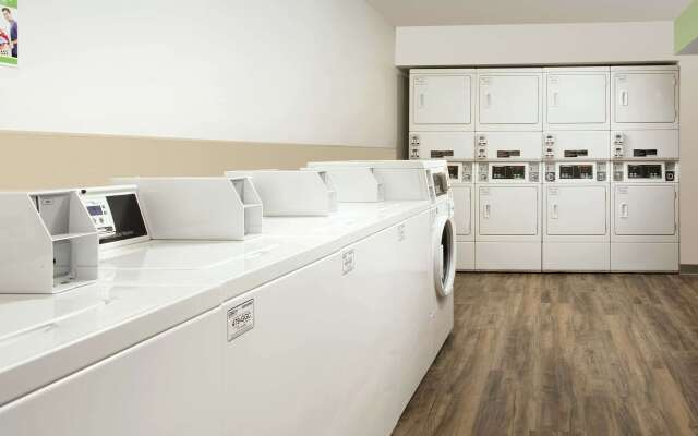 WoodSpring Suites Orlando Airport