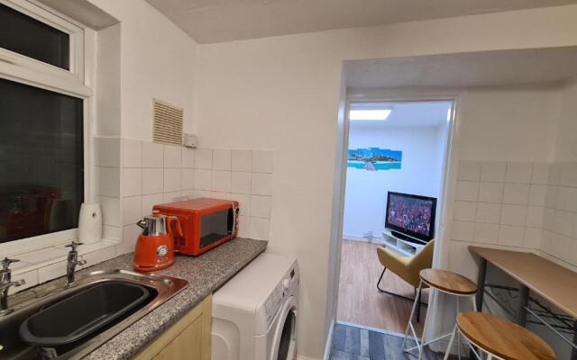 Property Malak Homz - West Street 2 Bed Premium Apartment