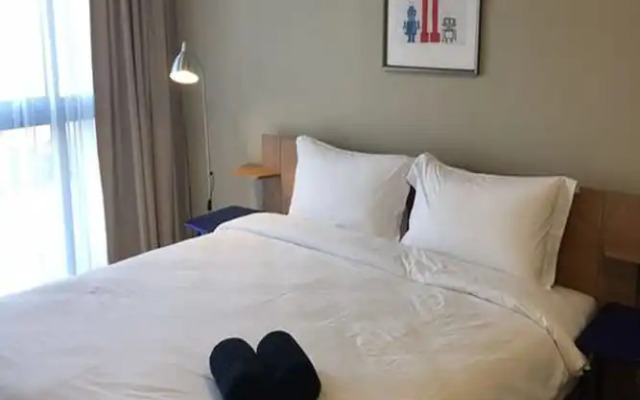 Baan Thew Talay Blue Sapphire 353