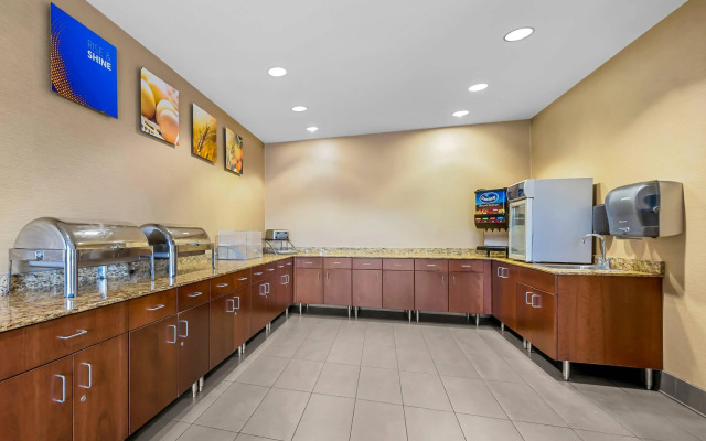 Comfort Inn & Suites West - Medical Center