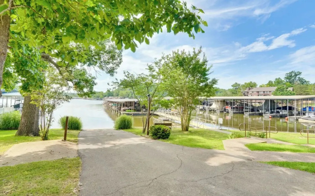 Osage Beach Condo Pools, Boatslip and Pickleball