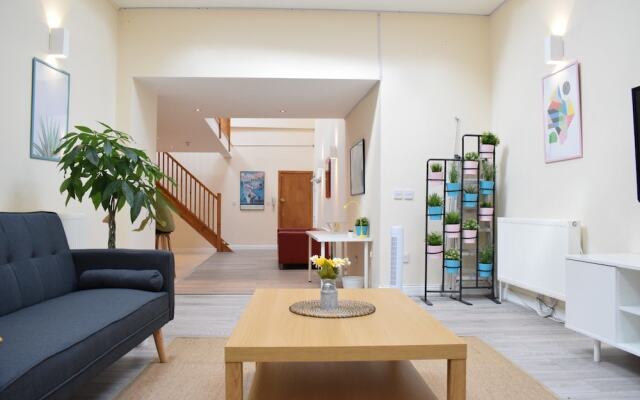 Spacious 1 Bedroom House in Fulham