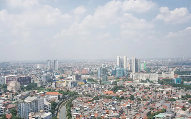 Tranquil and Well Appointed Studio Apartment at Menteng Park