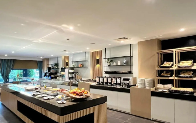 XO Hotels Blue Square