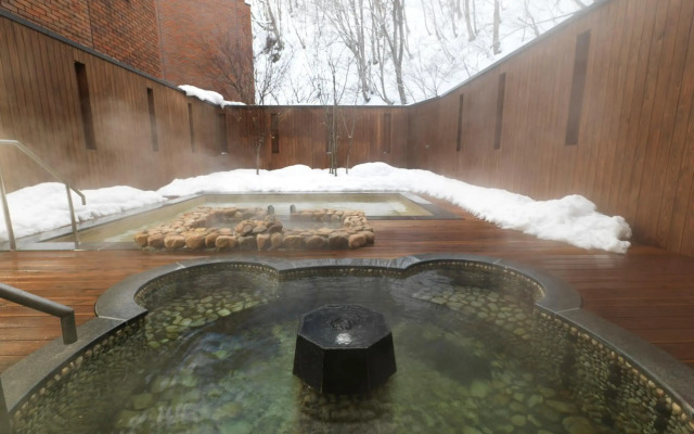 Niseko Konbu Onsen Tsuruga Besso Moku No Sho