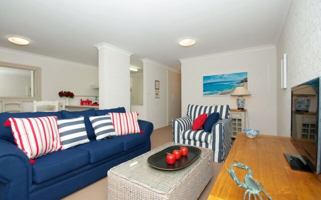 Nicholli, Bay Parklands, Unit 35/2 Gowrie Avenue