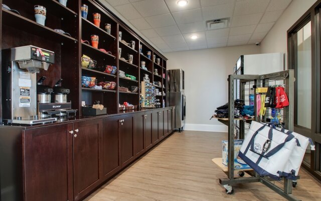 Islander Hotel & Resort