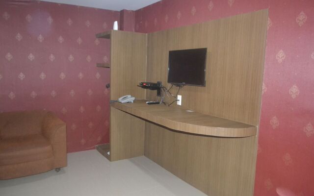 OYO 2574 Z Suites Hotel