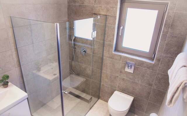 Starlight Villa Guro - 4bd, 4ba, 4min To Beach