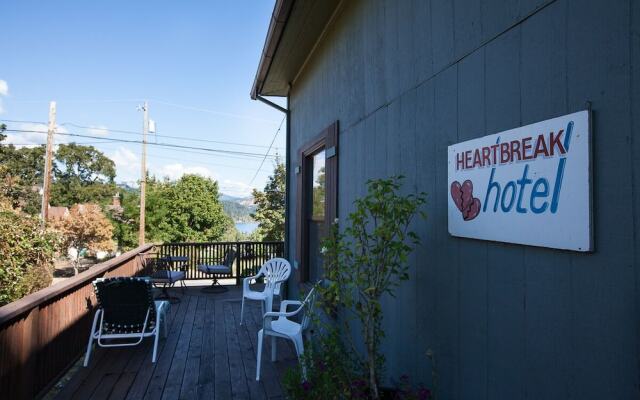 Heartbreak Pet and Family-Friendly Hood River Home by RedAwning