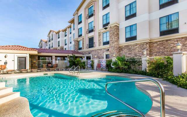 Comfort Inn & Suites Henderson - Las Vegas