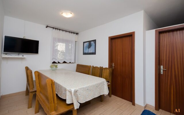 Apartments and Rooms Jaka