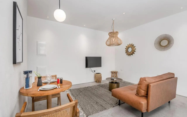 Trendy apartment next to Levinsky market