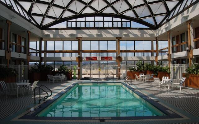 Holiday Inn & Suites Pittsfield-Berkshires by IHG