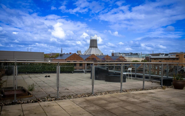 5 Bedroom 3 Bathroom Penthouse Apartment