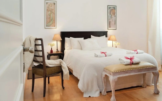 Bright and Charming 1BR Apt Near Shore