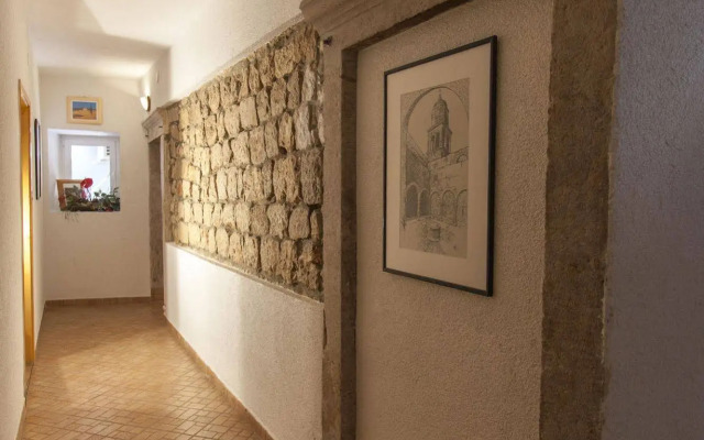 Guest House Floreus Cres