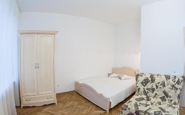 Apartment on Doroshenka 12