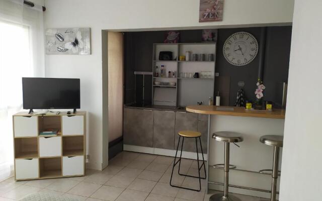 Fleur D'orchidee Studio 99 (Adults Only)