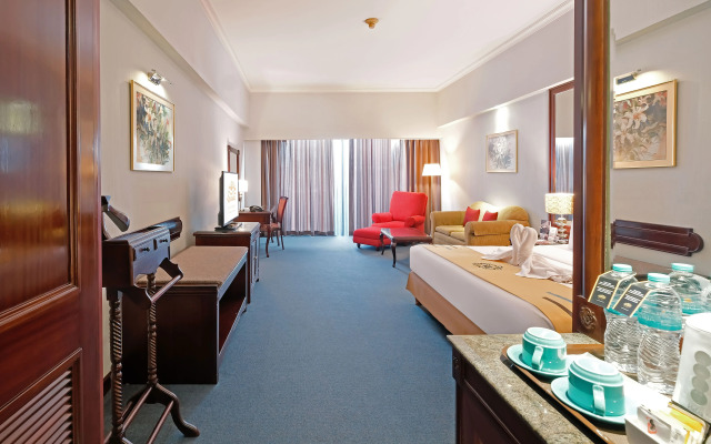 Sunlake Waterfront Resort and Convention