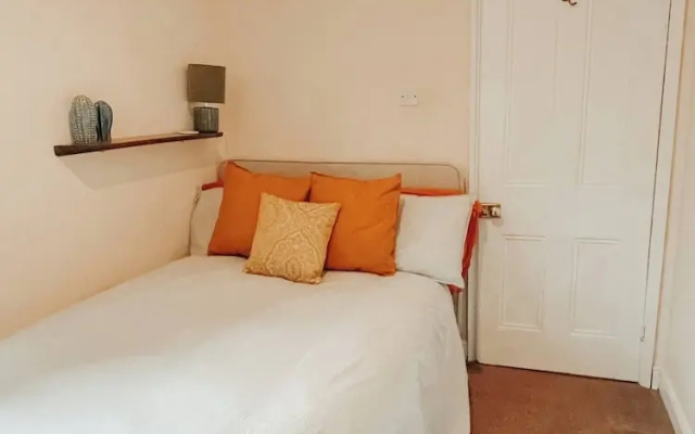 Bright 2-bed Flat in Huntingdon Town Centre