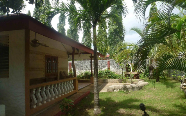 TipTop Hotel, Resto and Delishop
