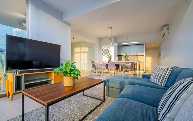 w Prestigious 2BR w Perfect Balcony View