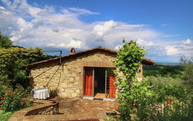 Rustic Villa with Private Pool near Montepulciano