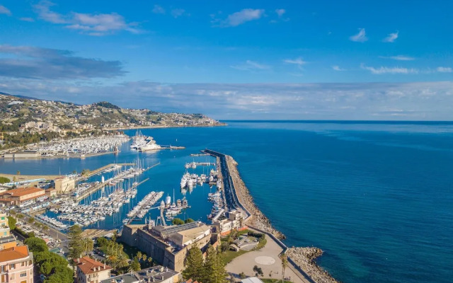 Sanremo Penthouse Market 700m From Sea