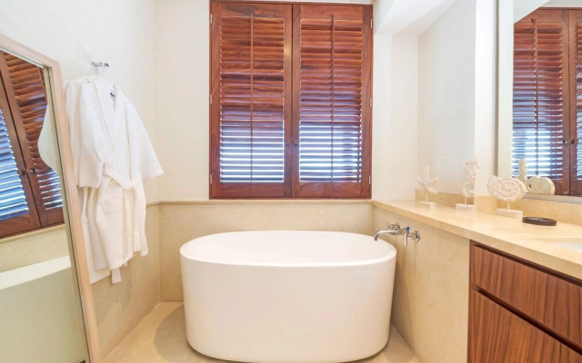 Sunny Vacation Condo 8