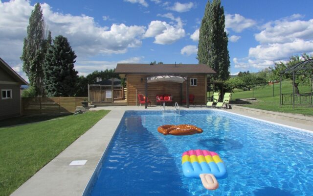 Chef's House Okanagan by Elevate Rooms