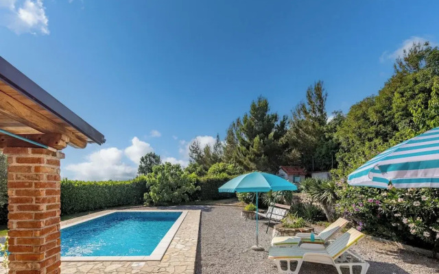 Tiny House With Private Pool Kostrena