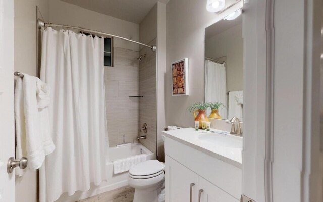 Arroyo Casita 4 Bedroom Townhouse by RedAwning