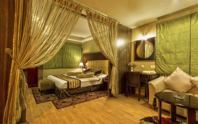 Hotel Gateway Grandeur