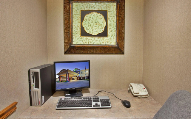 Holiday Inn Express Warrenton by IHG