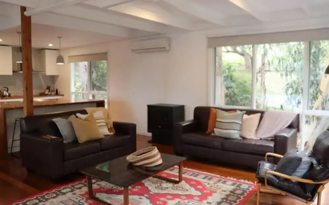 Whispering Gums Lorne Ocean Views Pet Friendly EV Charger